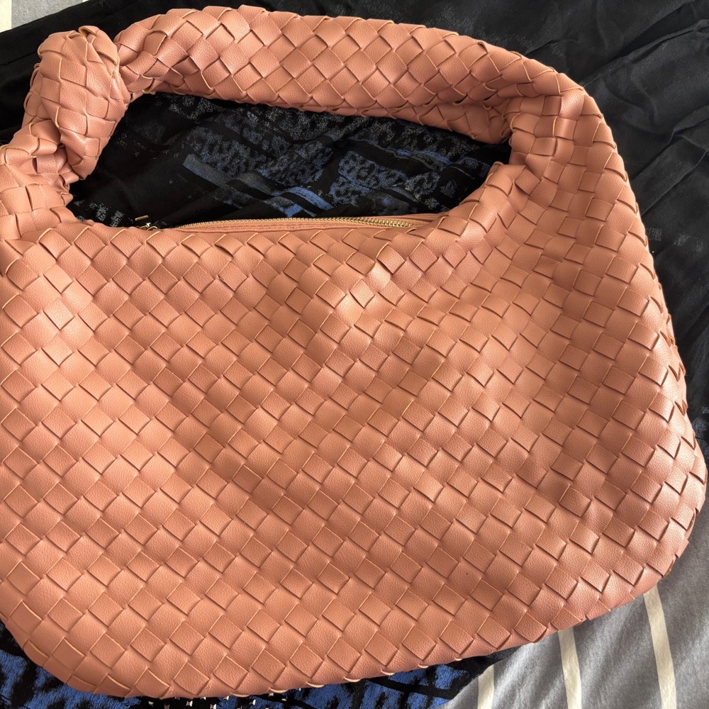 Urban Expressions Elegant Woven Vegan Leather Hobo Bag - Pink Gold. NWOT